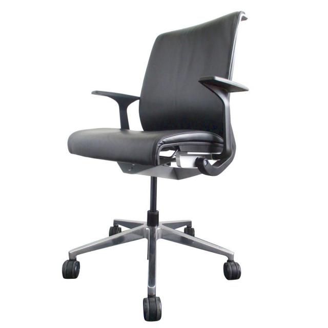 Steelcase　Thinkチェア　レザー