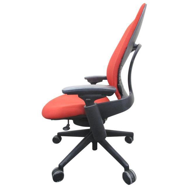 steelcase（スチールケース）　リープV2チェア　レッド