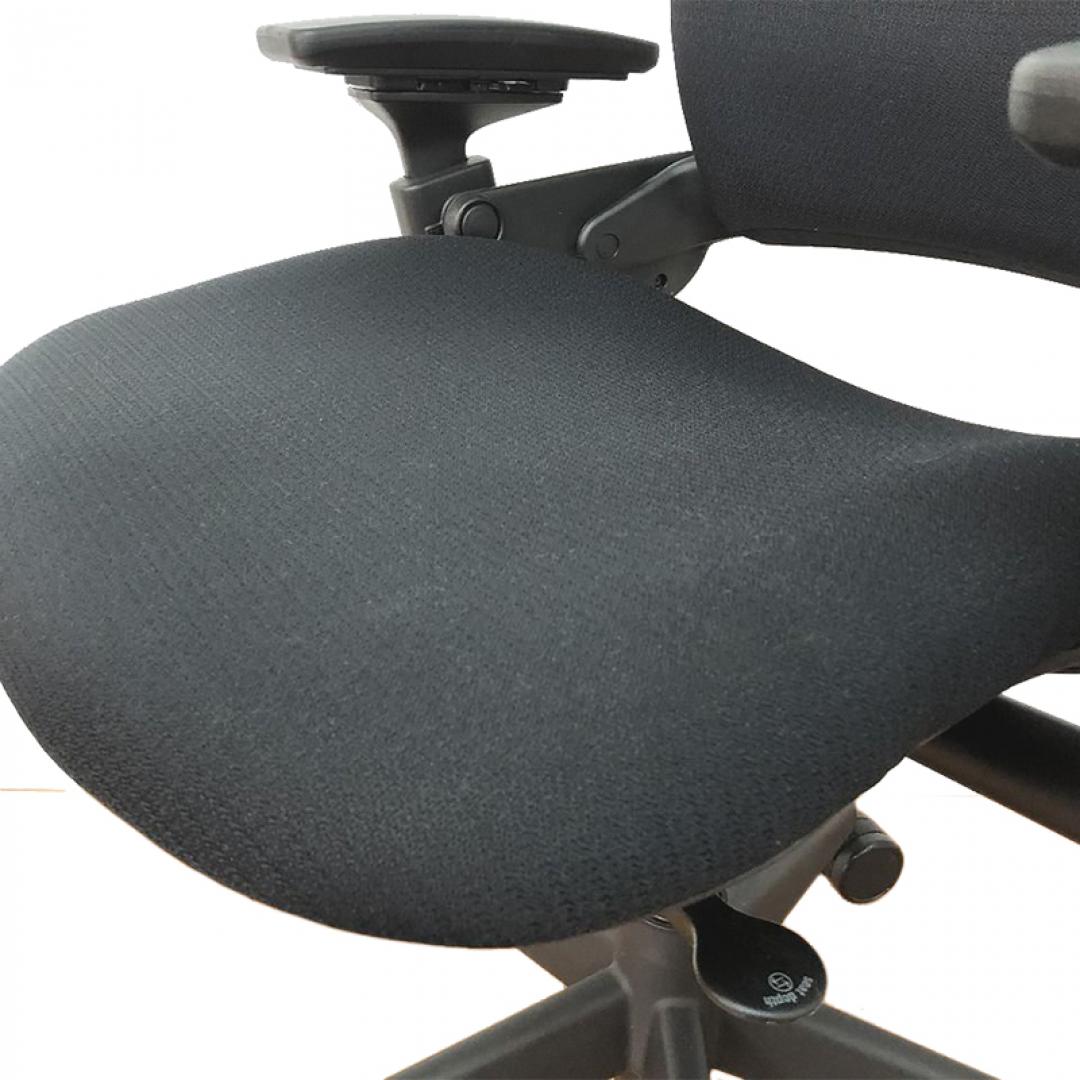 ウチダ　リープ（Steelcase） 肘付ハイバックチェア