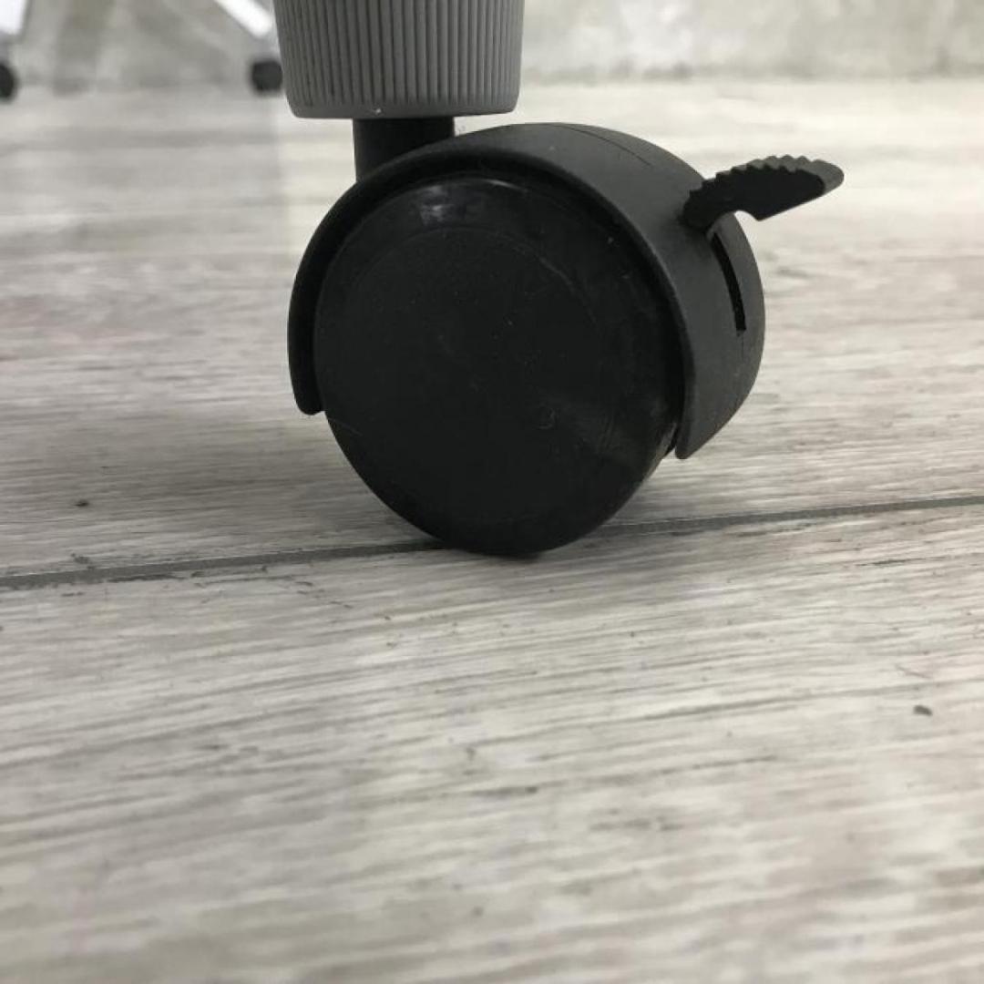 オカムラ スタックテーブル フラプター